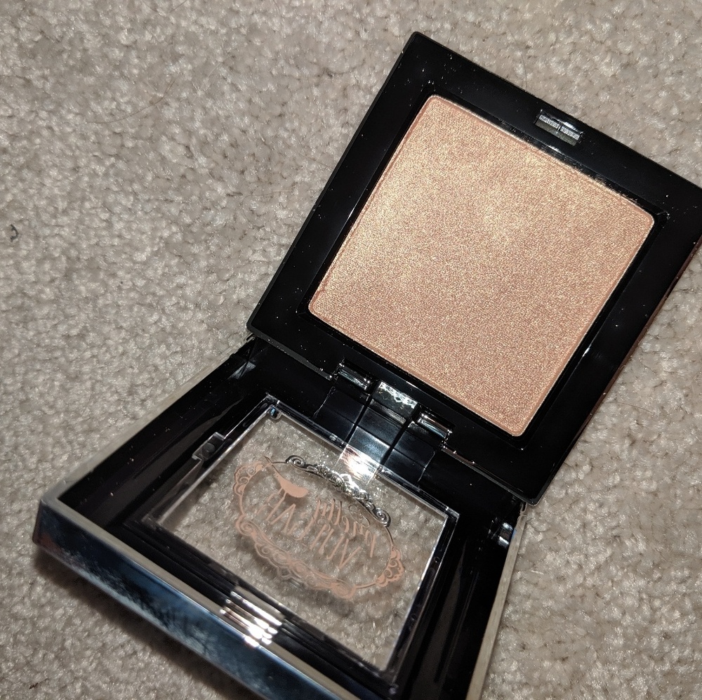 Pretty Vulgar Highlight Shimmering Swan